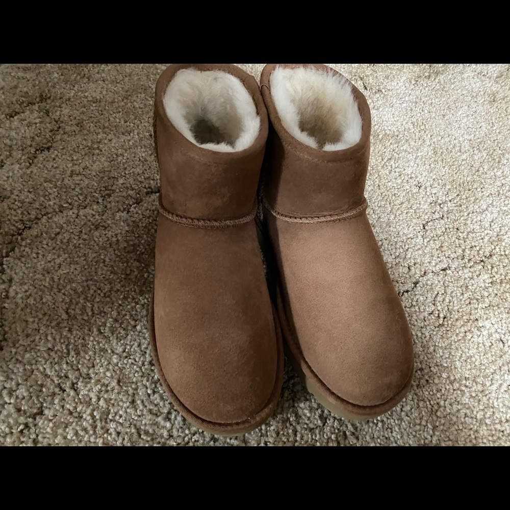 women's size 7, classic chestnut mini ugg boots
